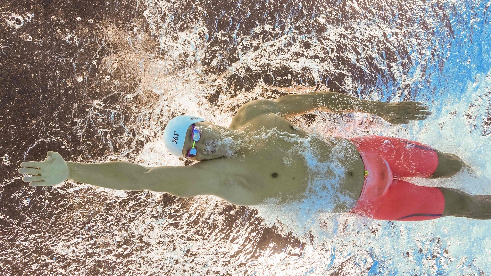 热刺利用中场厚度组织有效反击,热刺中场球员